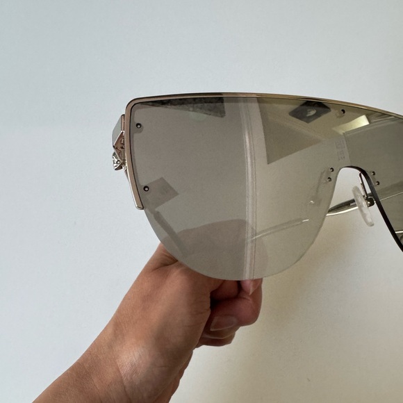 Alexander McQueen Oversize Mask Sunglasses AM04574-004 Silver Grey 99mm-1-145 main image 11